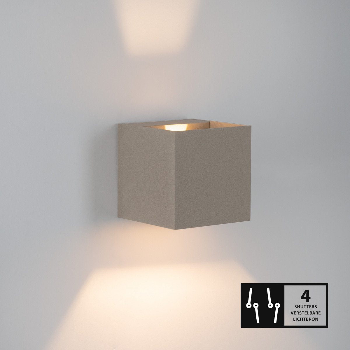 Binnenverlichting Shift up en downlighter muurlamp met modern design in champagne kleur